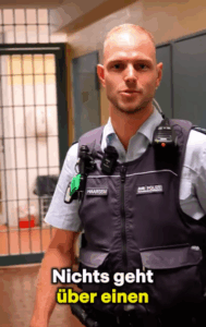 Präventionsvideo des Polizeipräsidiums Stuttgart zum Thema Alkohol - Holidays im Polizeigewahrsam